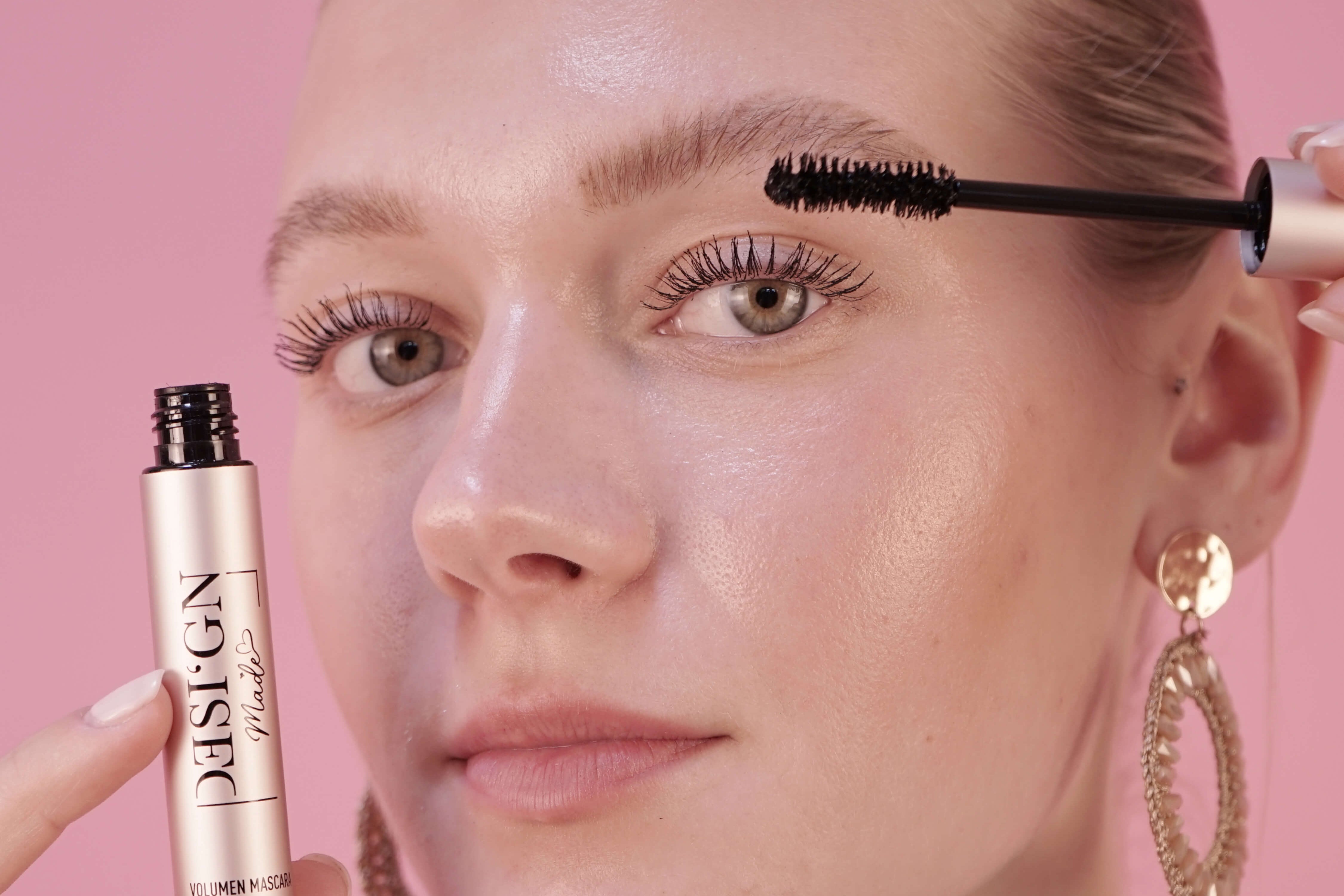 VOLUMEN MASCARA MIT WACHSTUMSERUM 6ML - DESI'GN MADE